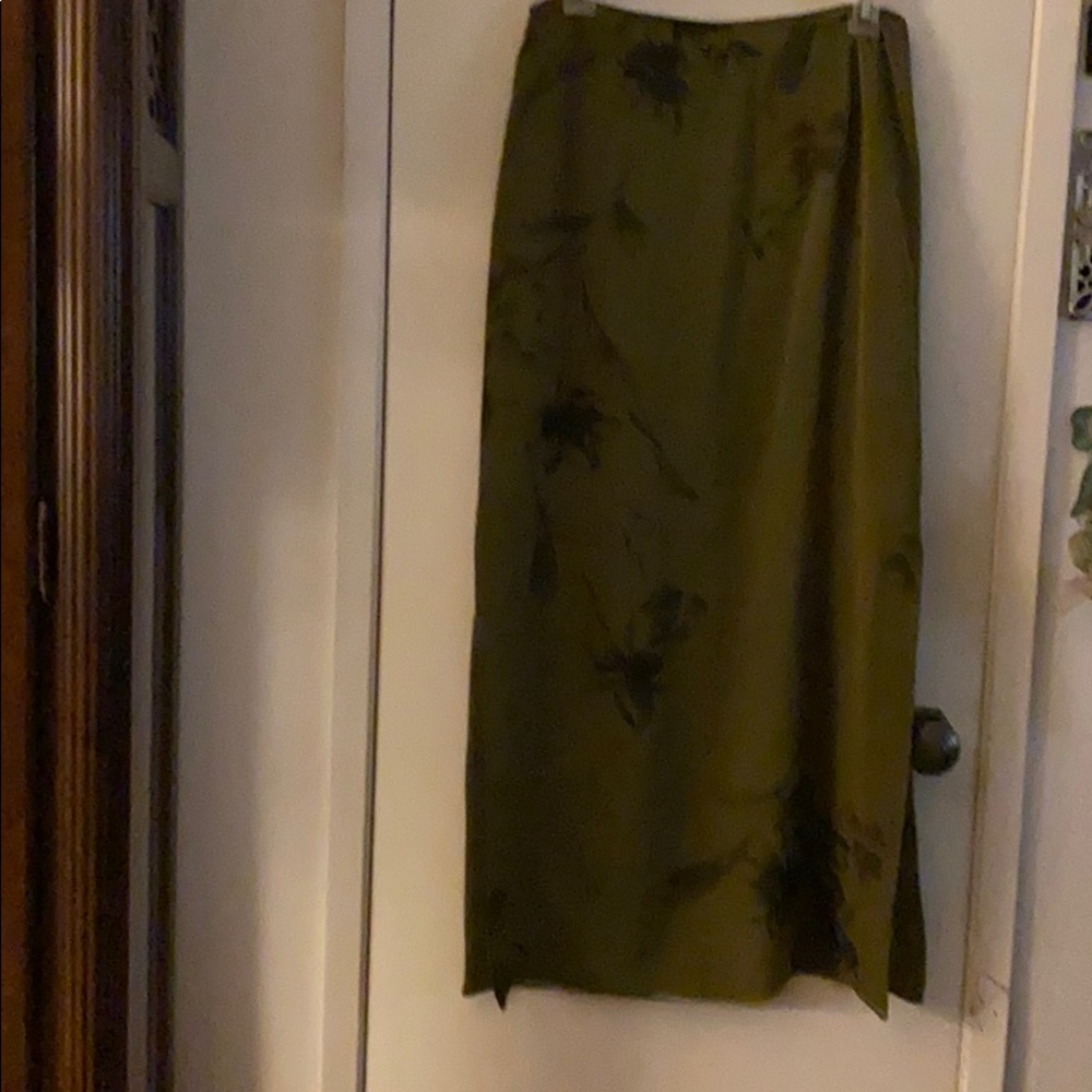 Long skirt, shades of green